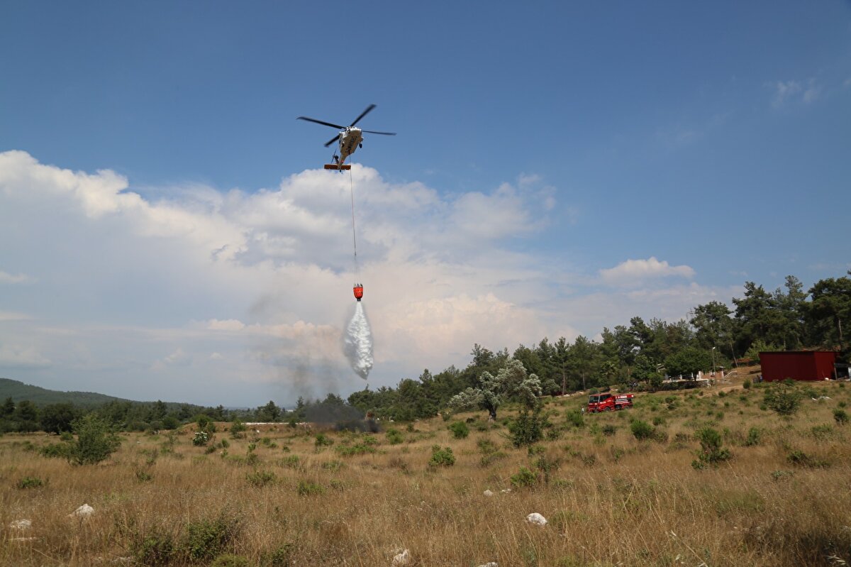 Muğla Orman Bölge Müdürlüğü Güvercinlik Gökçeler Yangın Yönetim Merkezi helikopter pistinde konuşlanan helikopterde 2 pilot ve 2 teknisyen mürettebatı görev yapacak.<br>