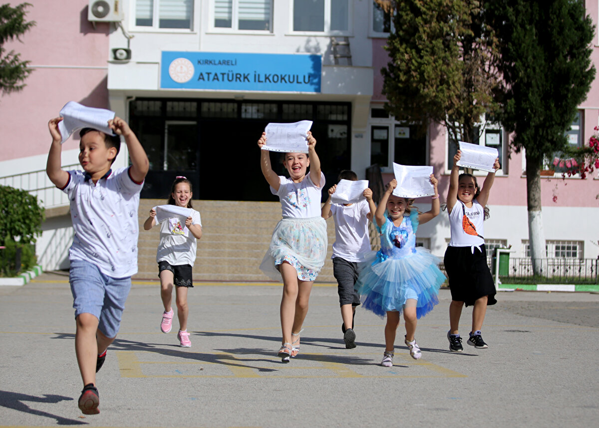 2022-2023 eğitim öğretim döneminin yaz tatilinde öğretmenlere yönelik mesleki gelişim eğitimi, Öğretmen Bilişim Ağı (ÖBA) üzerinden uzaktan eğitim yöntemiyle yapılacak.<br>
