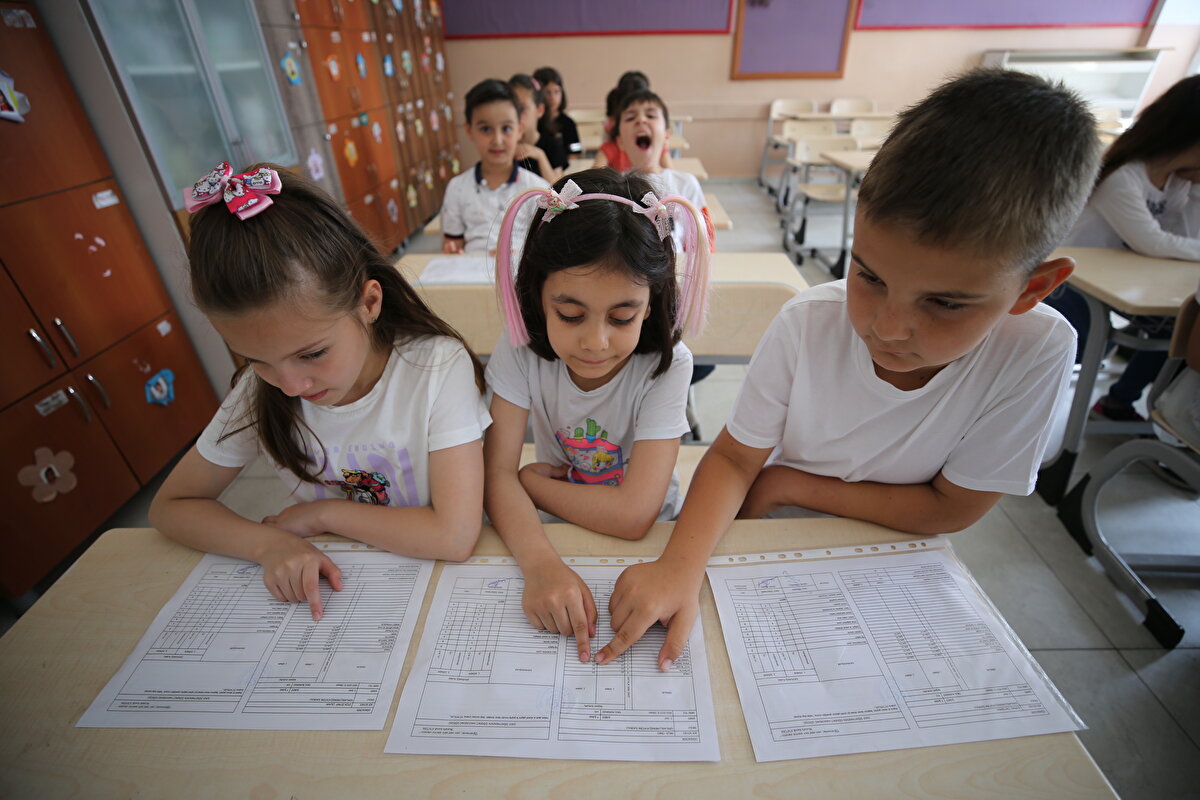 Ortaokul son sınıf öğrencileri, Liselere Geçiş Sistemi (LGS) kapsamında yapılan merkezi sınav sonuçlarını 26 Haziran'da öğrenecek.<br>