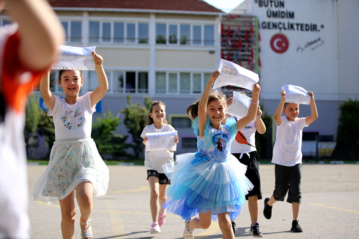 Birinci dönem ara tatili 14-18 Kasım 2022'de, ikinci dönemdeki ara tatil 17-20 Nisan 2023'te yapıldı.<br>