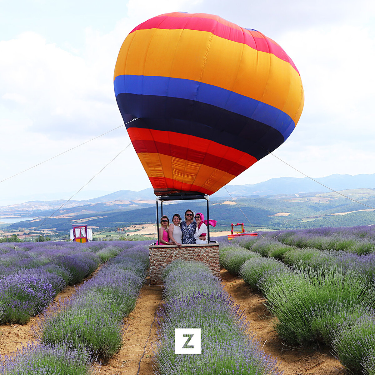 Eskiden insanlar lavanta için Burdur'a, Isparta'ya akın akın giderken artık insanlar Tekirdağ başta olmak üzere Trakya'nın her yerinde mevcut olan lavanta tarlalarına geliyor.