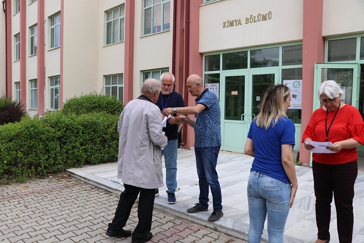 Kılıç, Edirne'nin tarihi bir şehir olduğunu ve yaşadığı kentin geçmişine yönelik araştırmalar yaptığını anlattı.<br><br>Okumanın yaşı olmadığını anlatan Kılıç, şunları kaydetti:<br>