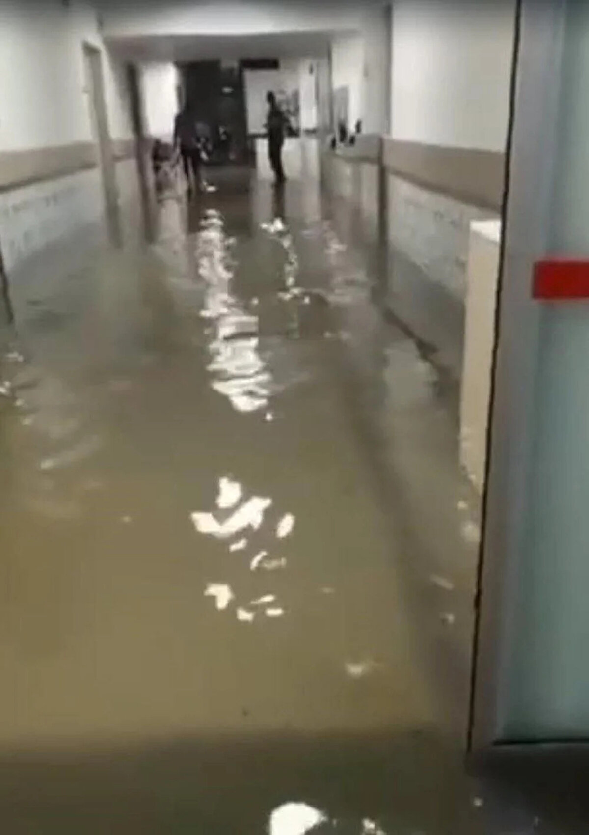 Manisa Valisi Yaşar Karadeniz, ilçeye gelerek baskınların yaşandığı bölgelerde incelemelerde bulundu.<br><br>