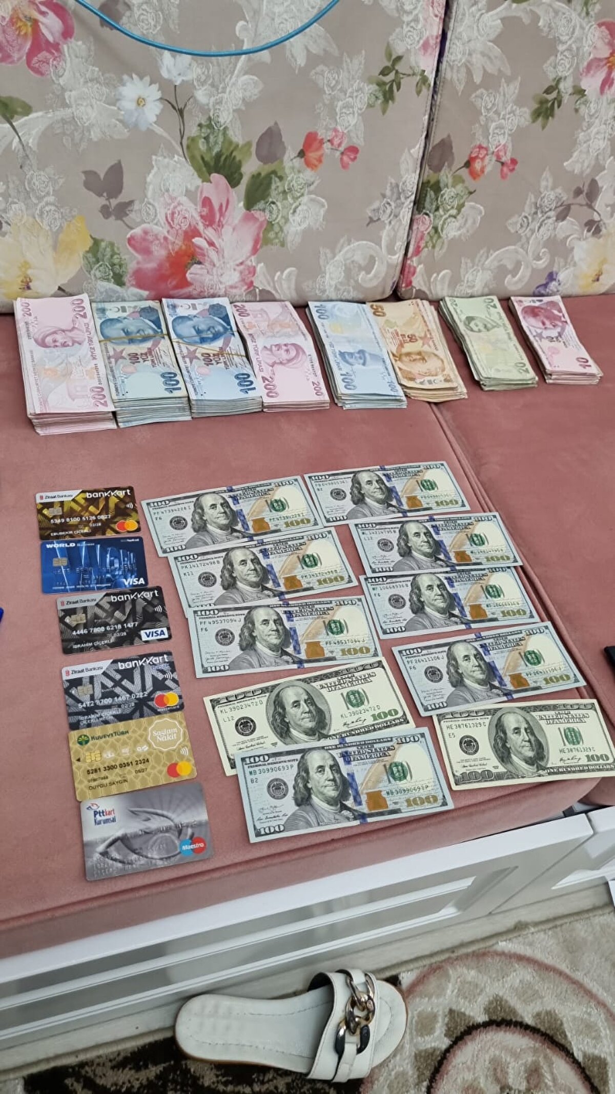 İstanbul merkezli 37 ilde 215 şüpheliye yönelik yapılan eş zamanlı operasyonda, aralarında fenomenlerin de bulunduğu 120 şüpheli gözaltına alındı.<br><br>