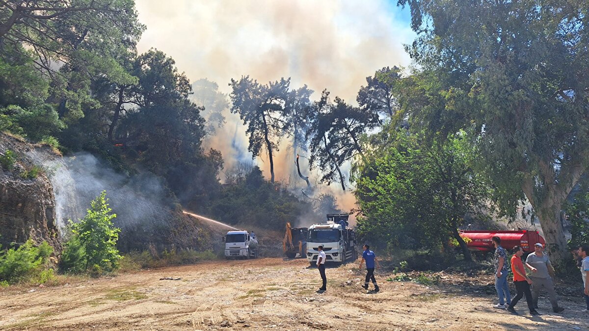 Antalya Valisi Ersin Yazıcı da yaptığı açıklamada yangının kontrol altına alındığını açıkladı.<br><br>