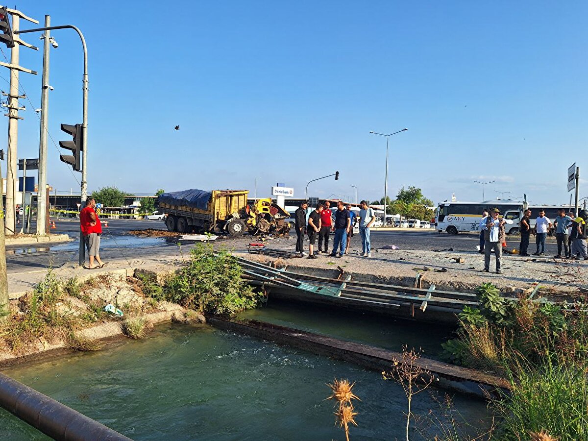 Sağlık ekipleri, otobüs sürücüsü Nas'ın yaşamını yitirdiğini belirledi.<br>