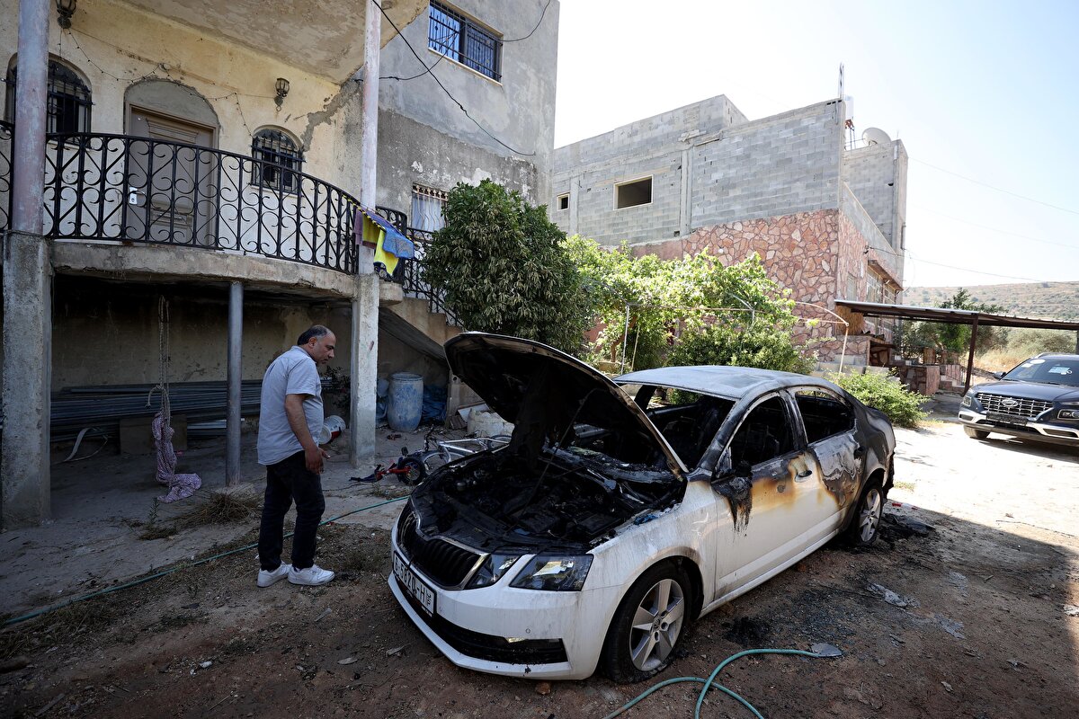 Görgü tanıkları; yerleşimcilerin taş attığını ve arabaları, tarlaları, evleri ve diğer Filistin mülklerini ateşe verdiğini belirtti.