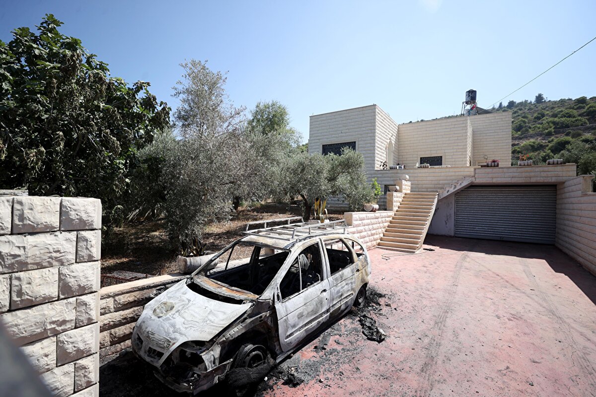 <br>İşgal altındaki Batı Şeria ve Doğu Kudüs'te sık sık baskınlar düzenleyen İsrail güçleri, çeşitli suçlamalarla Filistinlileri gözaltına alıyor. Ev ve arabalara kullanılamaz hale getirmeye devam ediyor.