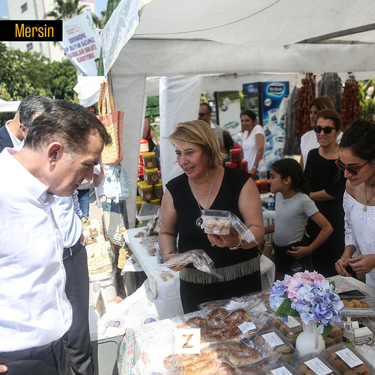 Mersin'in Yenişehir ilçesinde, depremden etkilenen esnafın ürünlerini tanıtması ve kazanç sağlaması için kurulan dayanışma stantları, Hatay'ın ardından afetten etkilenen Adıyaman ve Kahramanmaraş'taki işletmecileri ağırlayacak.<br>