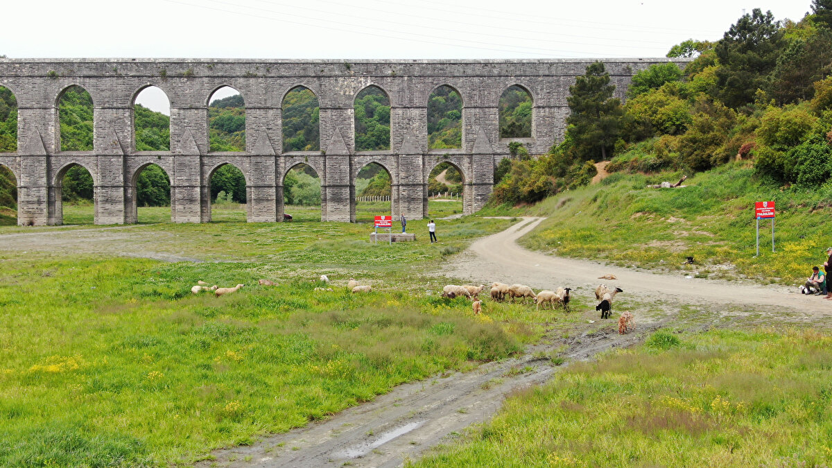 Bir yıl önce aynı tarihte İstanbul'un barajlarındaki doluluk oranı yüzde 75.62 olarak kayıtlara geçmişti. İstatistiklere göre aynı tarihte 2021 yılında doluluk oranı yüzde 74.92, 2020 yılında ise yüzde 64.71'di. <br>