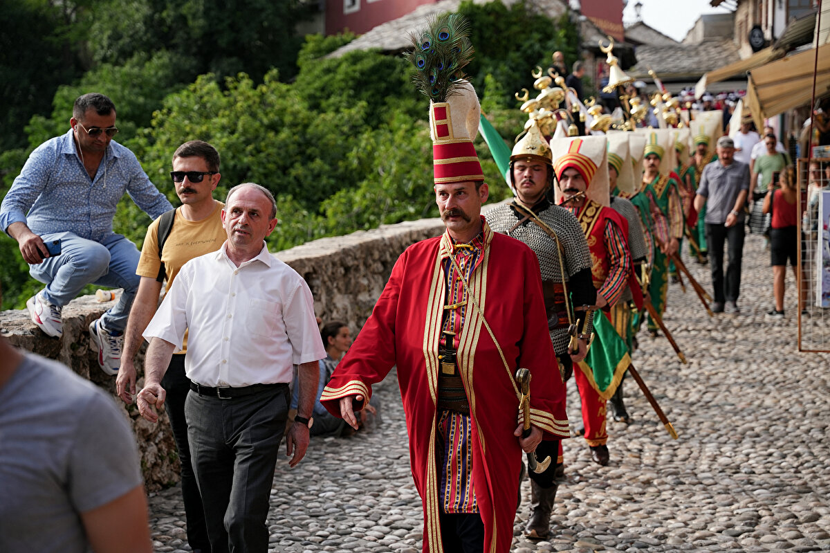 Mehterân Birliği, "Sarajevo Grade Moj" ve "Sehidski Rastanak" isimli eserleri de seslendirerek, Bosna Herseklilerin beğenisini kazandı.