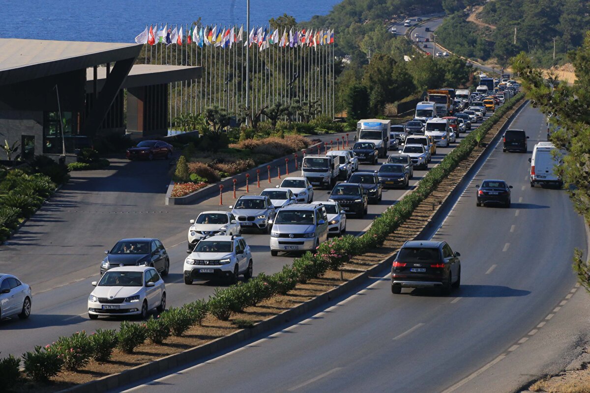 Bodrum'da dün akşam başlayan trafik yoğunluğu da devam ediyor.<br><br>