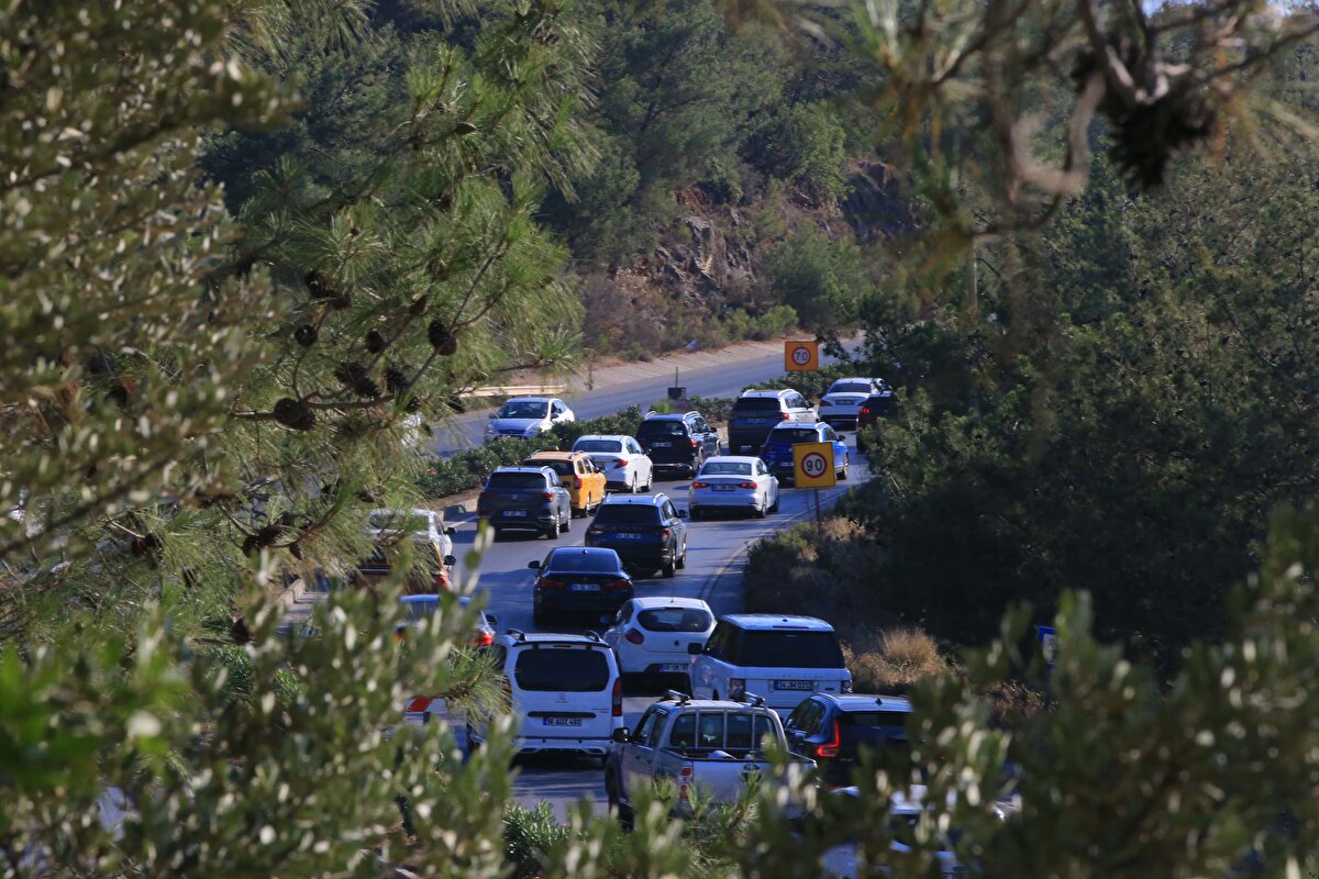 İlçeye son 48 saat içerisinde 35 binden fazla aracın giriş yaptığı belirtildi.<br><br>