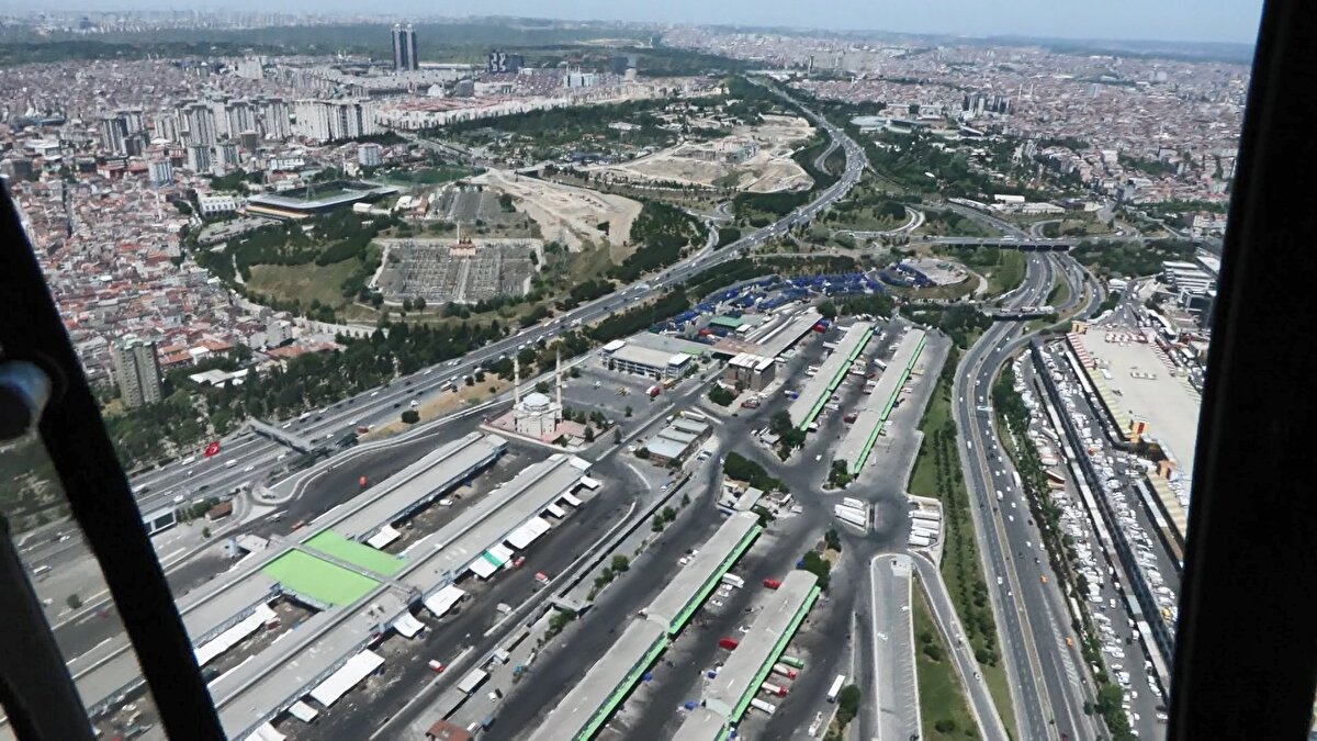 İstanbul Emniyeti Havacılık Şube Müdürlüğü ekipleri, İstanbul'un bayram trafiğini havadan denetledi.<br><br>