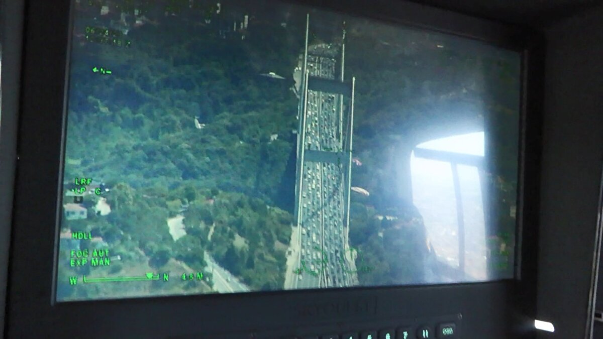 Bu kapsamda İstanbul, Ankara ve İzmir illeri başta olmak üzere ülke genelinde çevre yolu bağlantı noktalarında; sağlık tedbiri alarak acil durumlara en kısa sürede müdahale edebilmek için helikopter ambulans, acil yardım ambulansı, UMKE timi ve motorize ekiplerin hazır bekletileceği ifade edildi.<br><br>