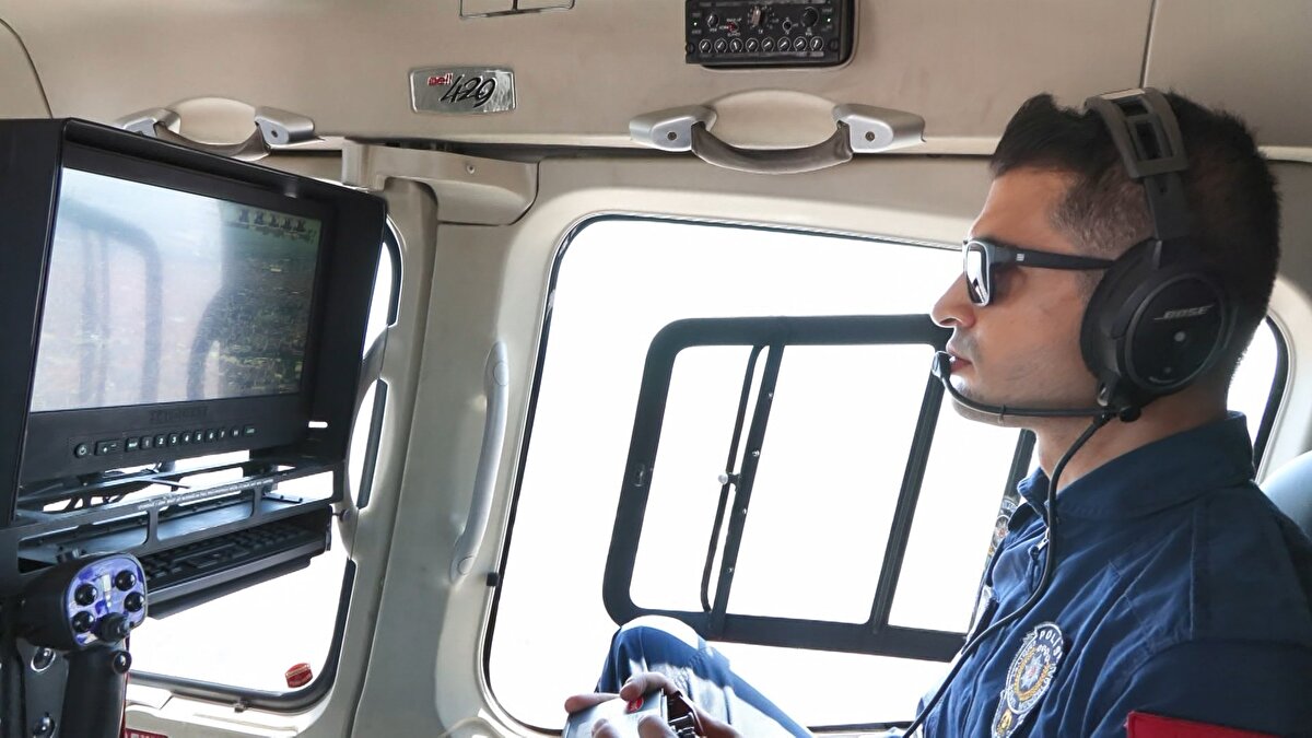 Helikopterli denetimlerde ana arterler başta olmak üzere farklı bölgelerde trafik yoğunluğu gözlemlendi.<br><br>