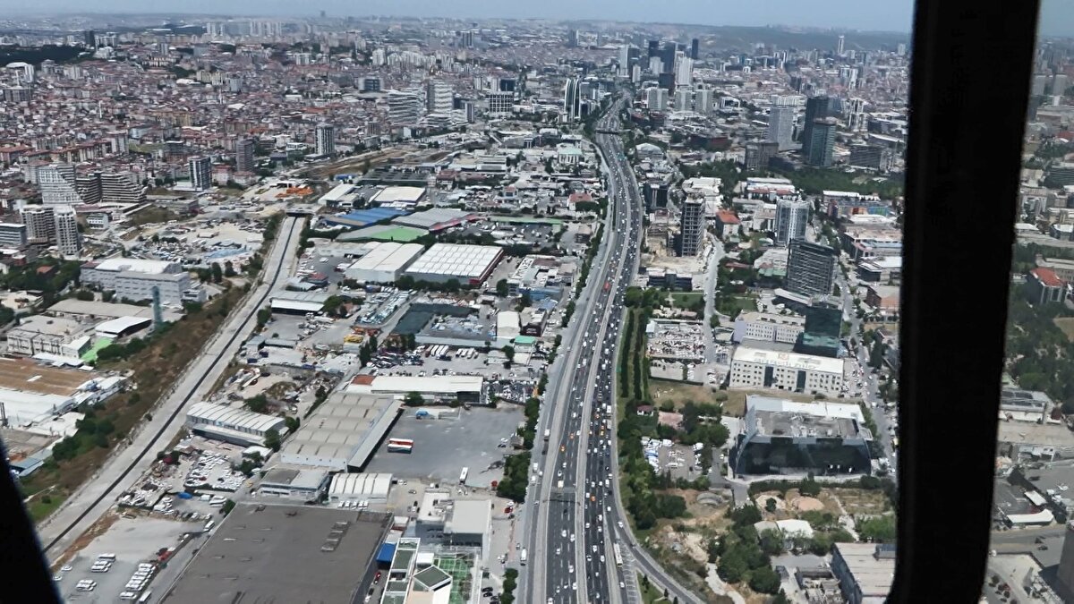 Sağlık Bakanlığı, Kurban Bayramı tatili süresince 3 bin 287 ambulans ve 19 bin 83 Acil sağlık hizmeti personeli ile 171 UMKE aracı ve 855 UMKE personelinin görev yapacağını belirtti.<br><br>