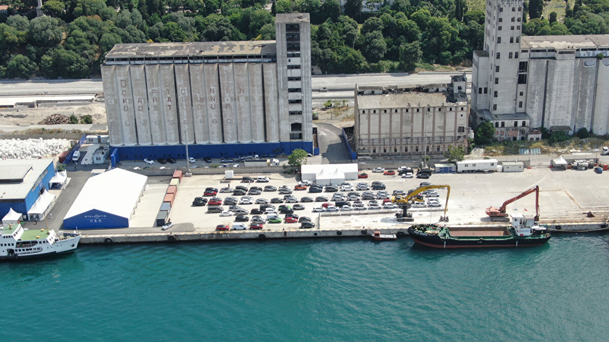 Türkiye'de son aylarda yaşanan sıfır otomobil teslimatlarındaki gecikmeleri önlemek için yeni bir uygulama başlatıldı.