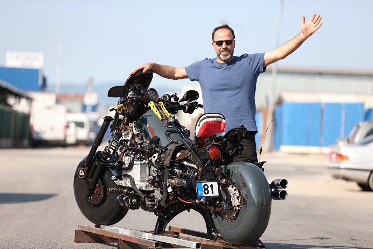 Çetin, biriktirme süreciyle toplamda 9 aylık çalışma sonucu hayalindeki motosikleti eser haline getirdiğini söyledi.