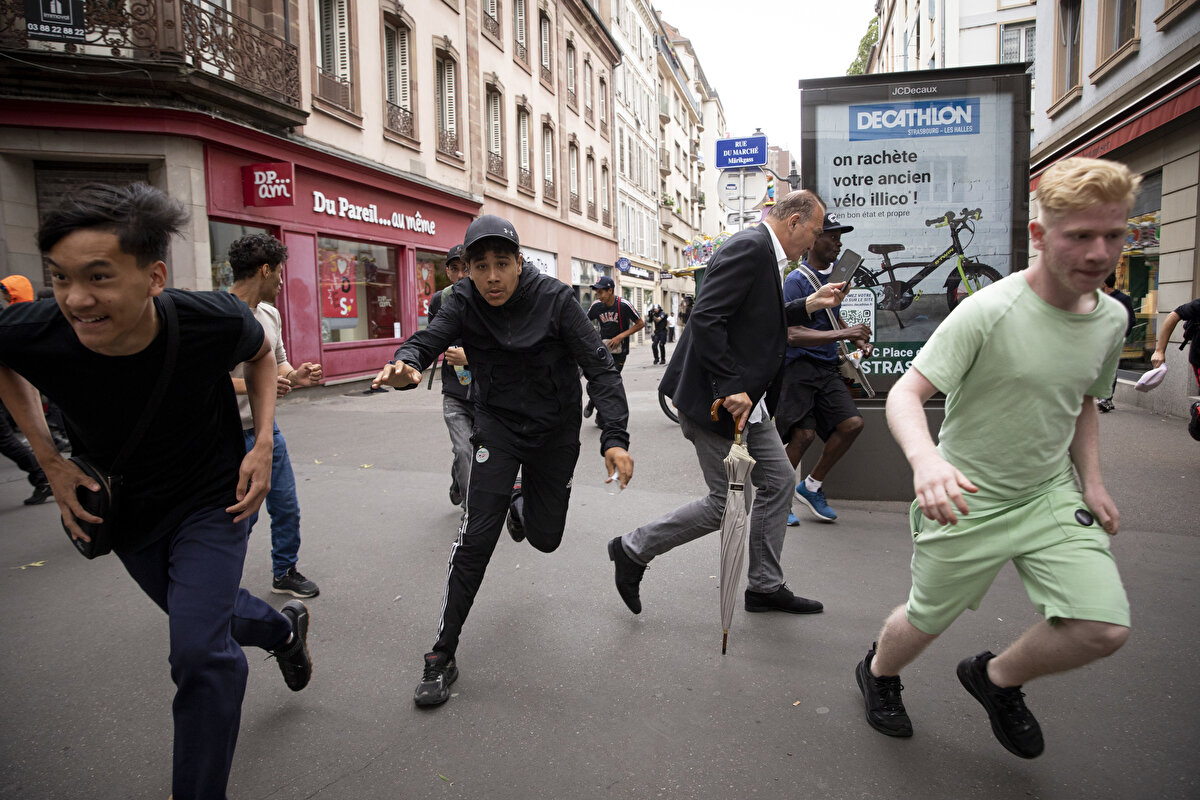 Bakan Darmanin, düzenin yeniden tesis edilmesi gerektiğini vurgulayarak, polislere silahsızlanmaları yönünde talimat vermediğini söyledi.<br><br>