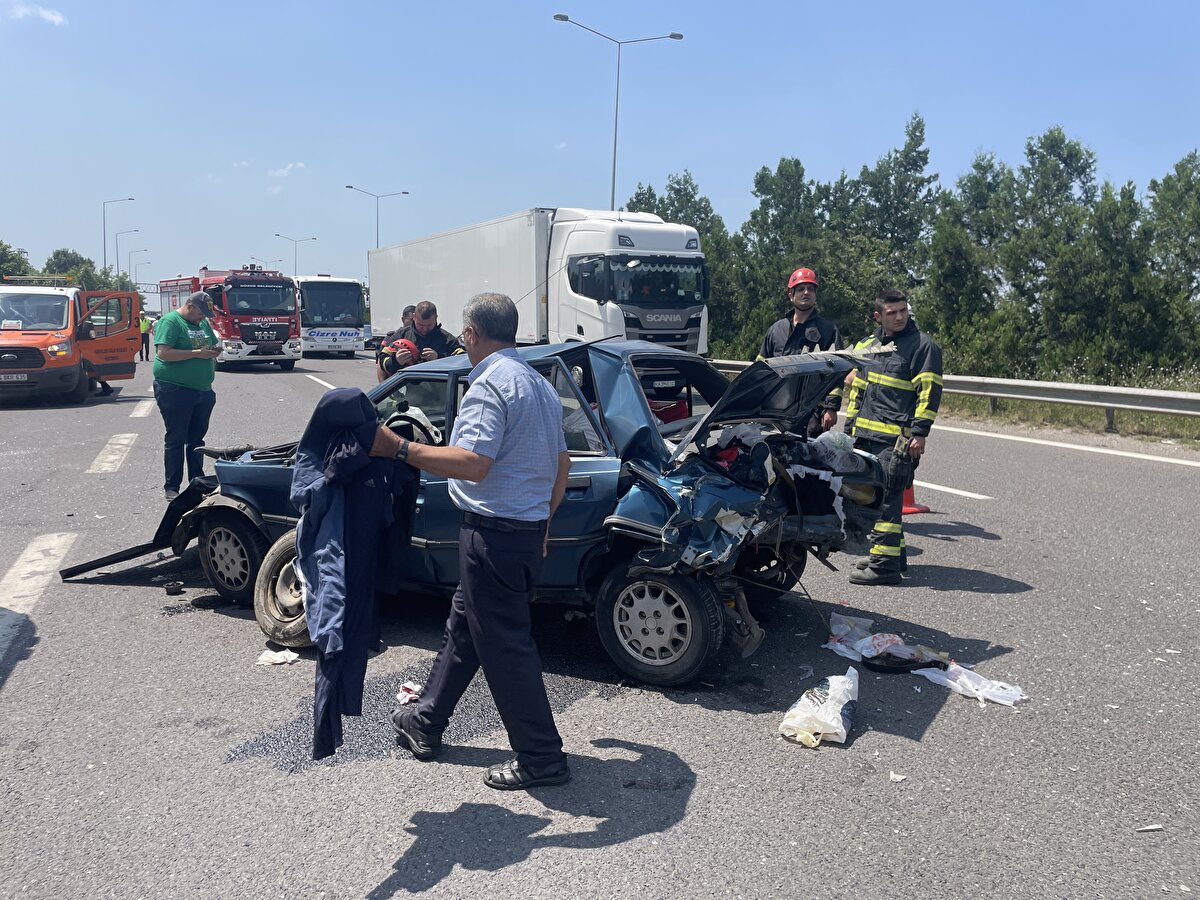 Kazayla karışan araçların yoldan kaldırılmasıyla, ulaşım normale döndü.