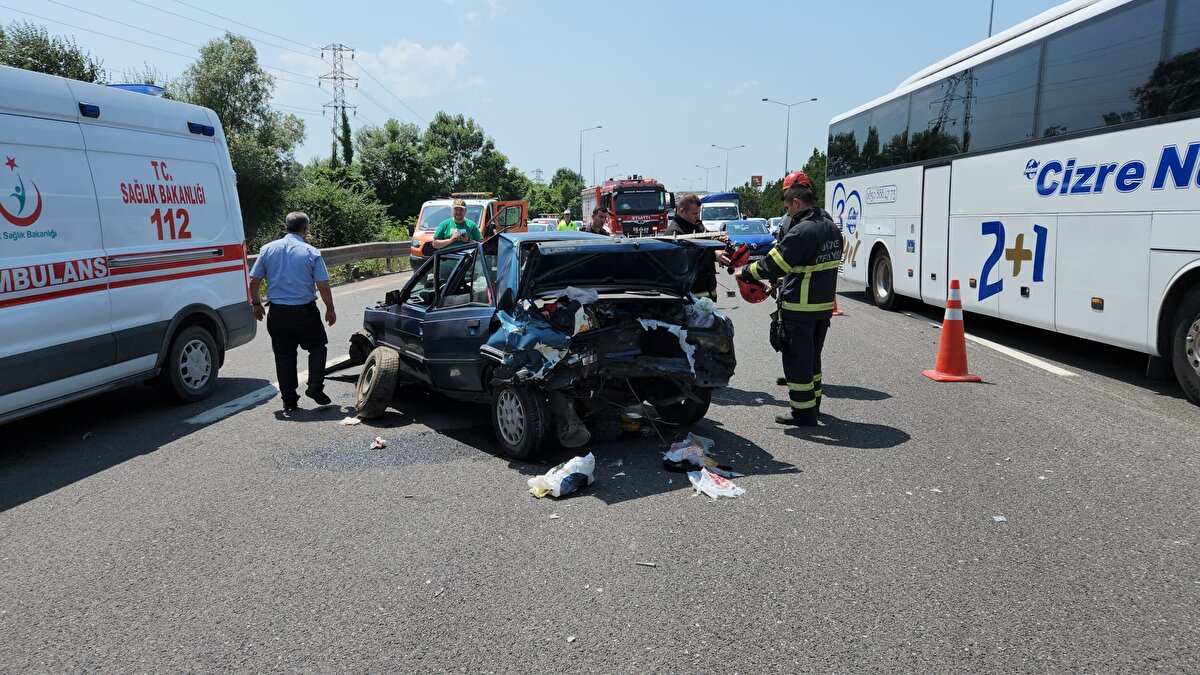 Ankara istikametine giden Yunus Yıldız idaresindeki 33 TV 938 plakalı hafif ticari araç, önündeki Sadık Diler yönetimindeki 34 CSN 54 plakalı otomobile arkadan çarptı.