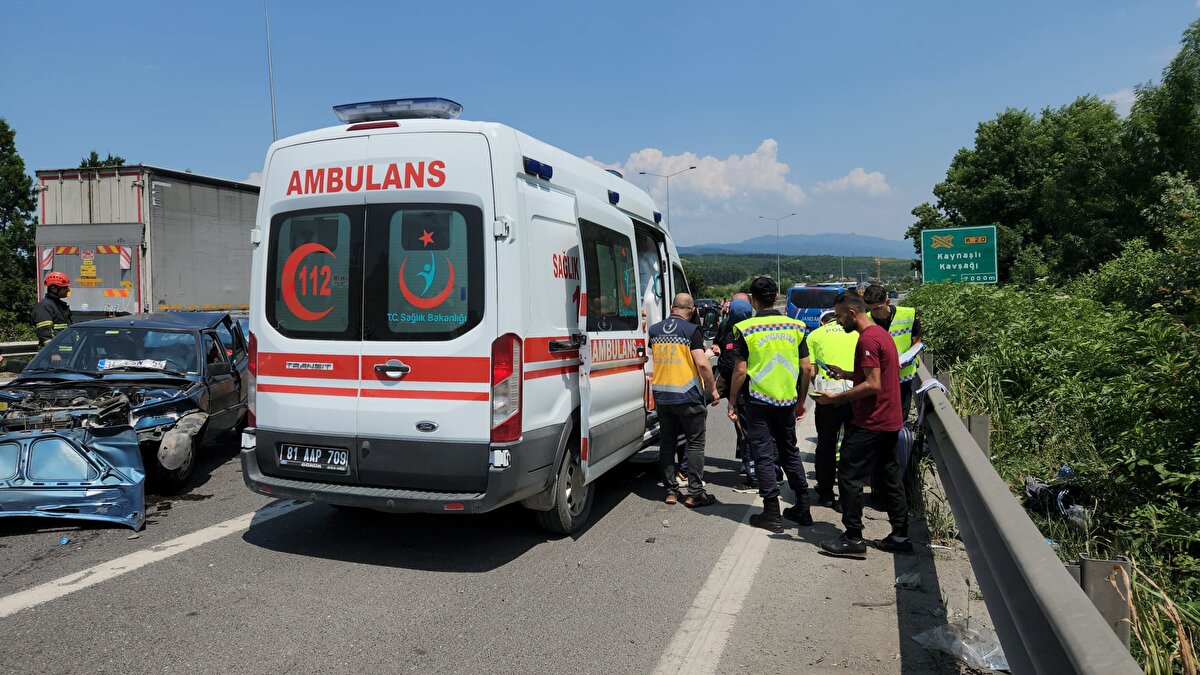Kazada sürücüler Yunus Yıldız ve Sadık Diler ile her iki araçta bulunan Fatma Diler, Sümeyye Diler, Dilek Yaren'le araçlardaki çocuklar Hümeyra Diler, Elif Yaren, Zeynep Yıldız ve Yunus Yıldız yaralandı.