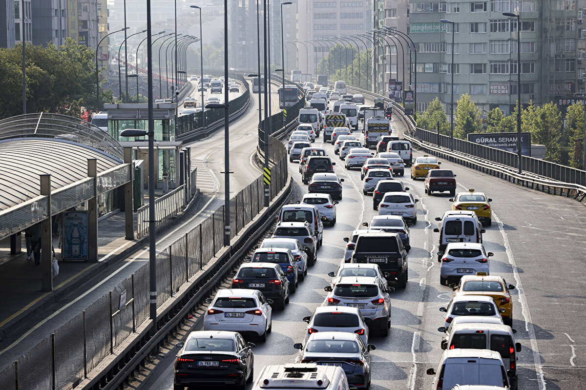 Maltepe mevkii D-100 karayolunda Edirne istikametinde araç trafiğinin yoğun olduğu gözlendi.