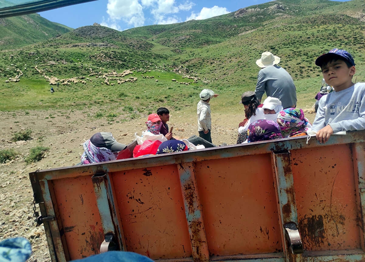 <br>İlkbahar ve yaz mevsimlerinde besiciler, özellikle yerli çoban bulamıyor.