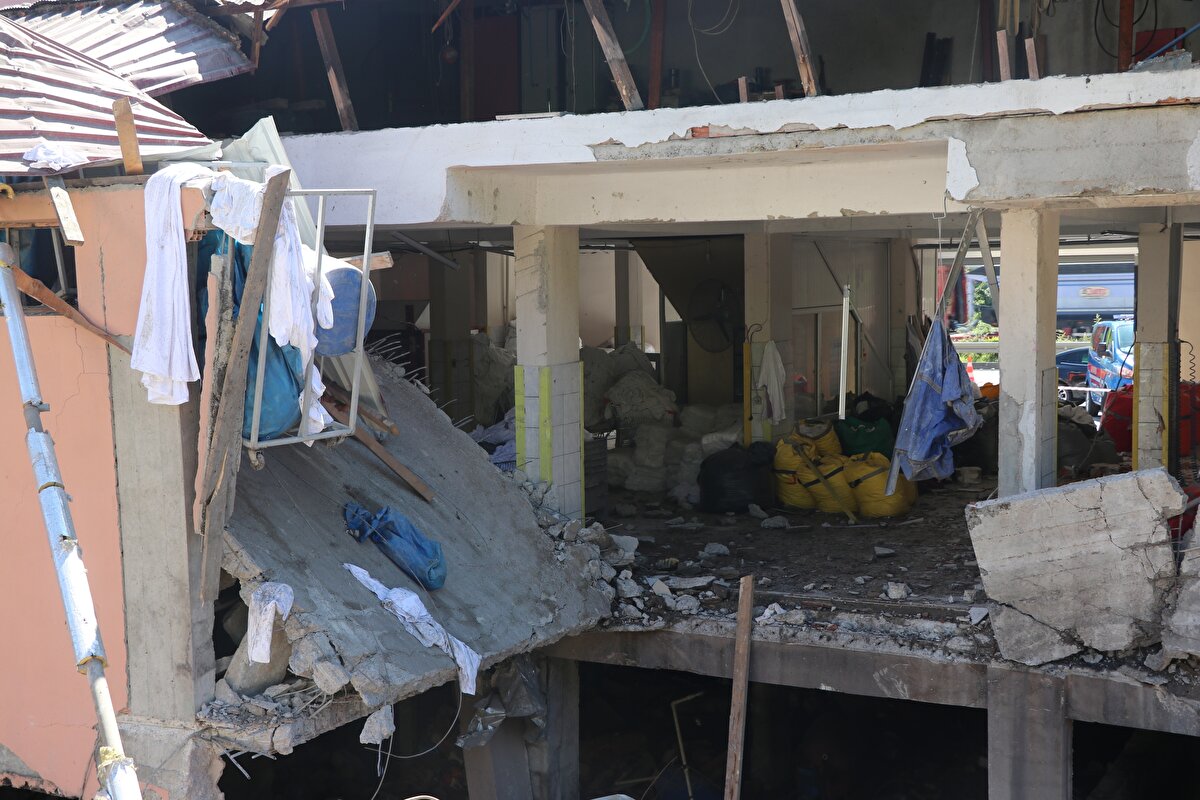 Ekiplerce yapılan incelemede, Afganistan uyruklu H. Ajmal Mustaki'nin olay yerinde hayatını kaybettiği belirlendi.<br><br>