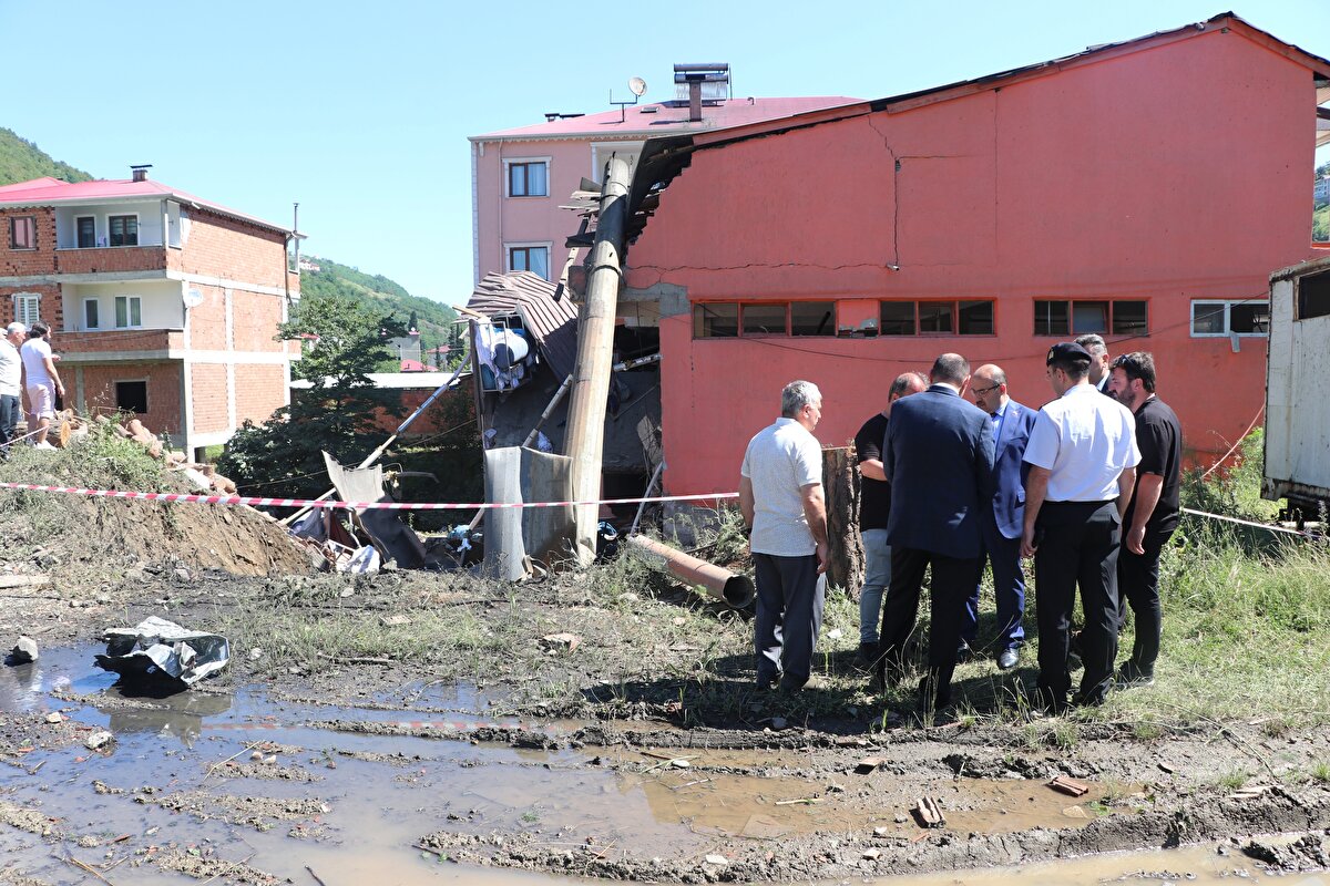 Jandarma ekiplerince olay yerinde geniş güvenlik önlemi alındı.<br><br>