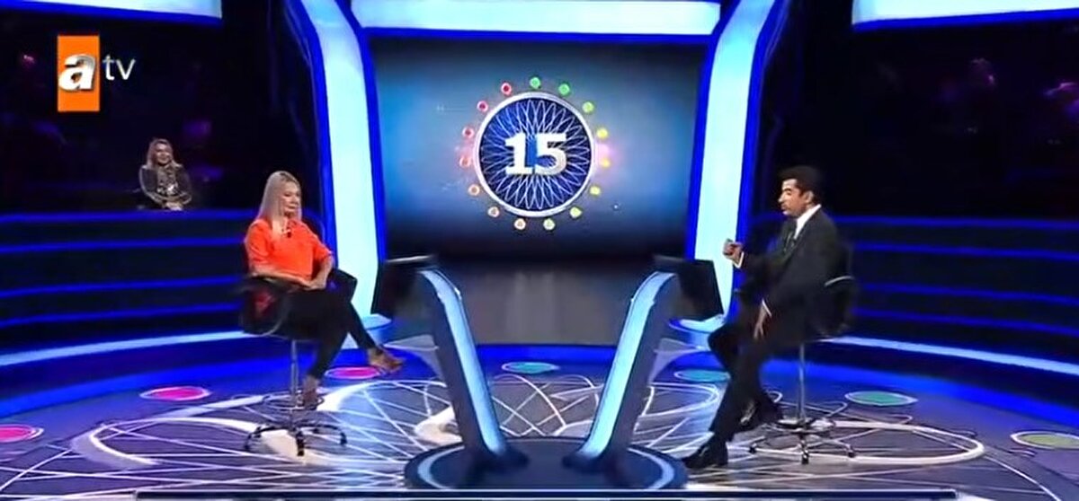 19 yıllık akademisyen ikinci soruda elendi<br>Yarışmacı Özkılınç'a ikinci soruda, "Bir kasedeki 27 kaju fıstığının 9’u hariç hepsini yerseniz kasede kaç kaju fıstığı kalır?" diye soruldu.<br>