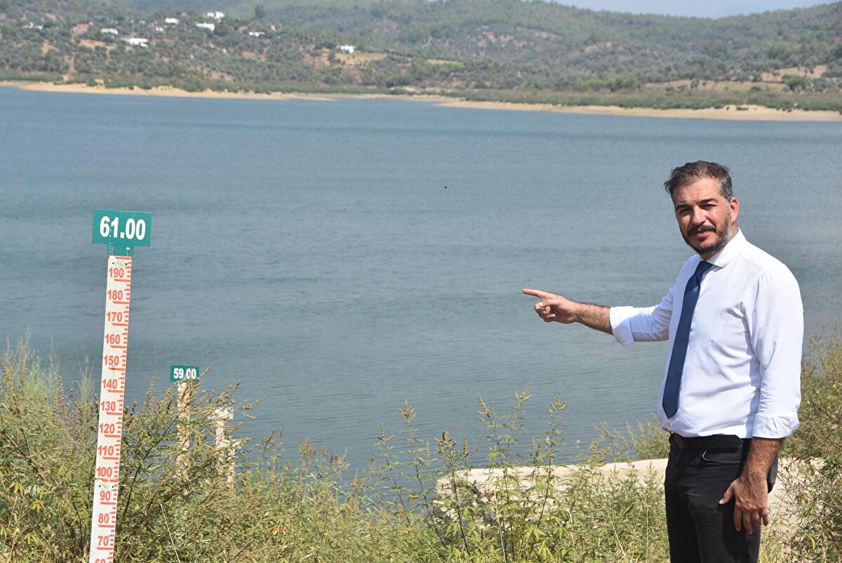  200 bin olan Bodrum'un nüfusu 9 günlük dönemde turistlerle birlikte 1 milyona ulaştı. Yaklaşık 200 bin aracın giriş yaptığı ilçede, adım atacak yer kalmadı. 