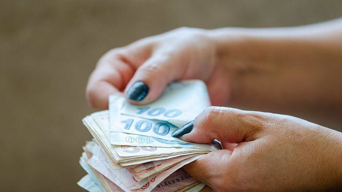 BAŞKOMİSER<br>Başkomiser: Önceki maaş 20 bin 873 TL (Derece 31)<br><br>Zamlı maaş: 32 bin 613 TL