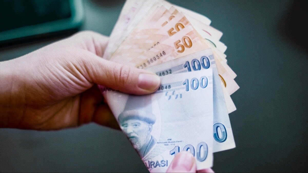 PROFESÖR<br>Profesör: Önceki maaş 34 bin 57 TL (Derece 14)<br><br>Zamlı maaş: 48 bin 111  TL