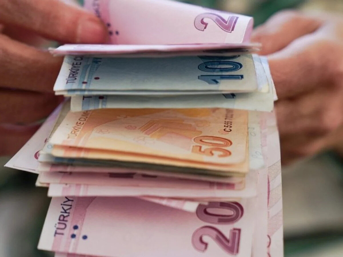 GENEL MÜDÜR<br>Genel Müdür: Önceki maaş 38 bin 751 TL (Derece 14)<br><br>Zamlı maaş: 53 bin 628  TL<br><br>ŞUBE MÜDÜRÜ<br>Şube Müdürü (Üniversite Mezunu): Önceki maaş 20 bin 724 TL (Derece14)<br><br>Zamlı maaş: 32 bin 438 TL