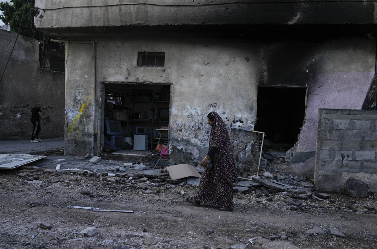 İsrail güçlerinin havadan ve karadan yaklaşık 48 saat süren saldırılarında 4'ü çocuk 12 Filistinli şehit edildi, 20’si ağır olmak üzere yaklaşık 120 kişi de yaralandı.