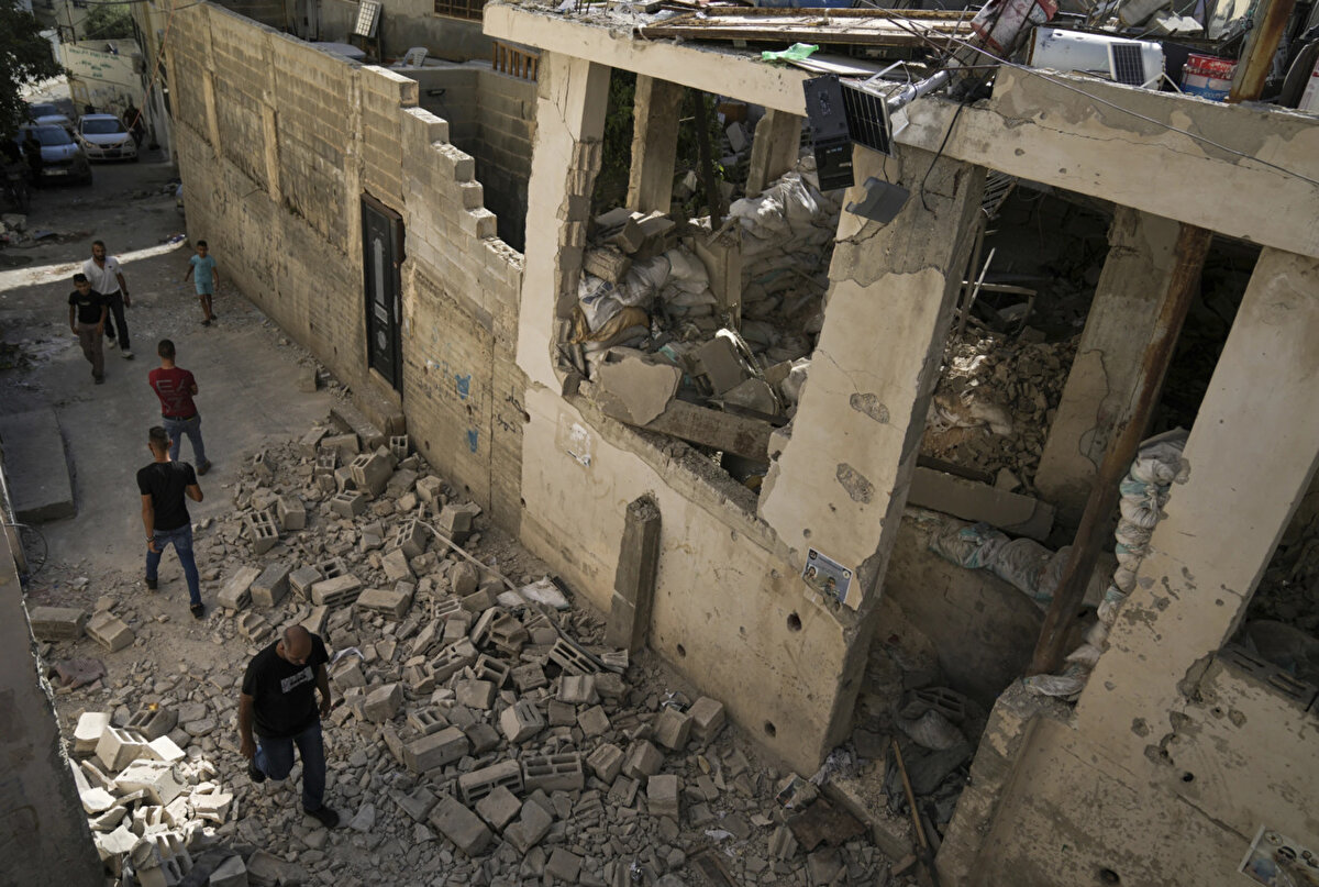İsrail'in iki günlük saldırısı kampın dar yollarını ve ara sokaklarını yok ederken binlerce insanın da evlerini terk etmesine yol açtı. 