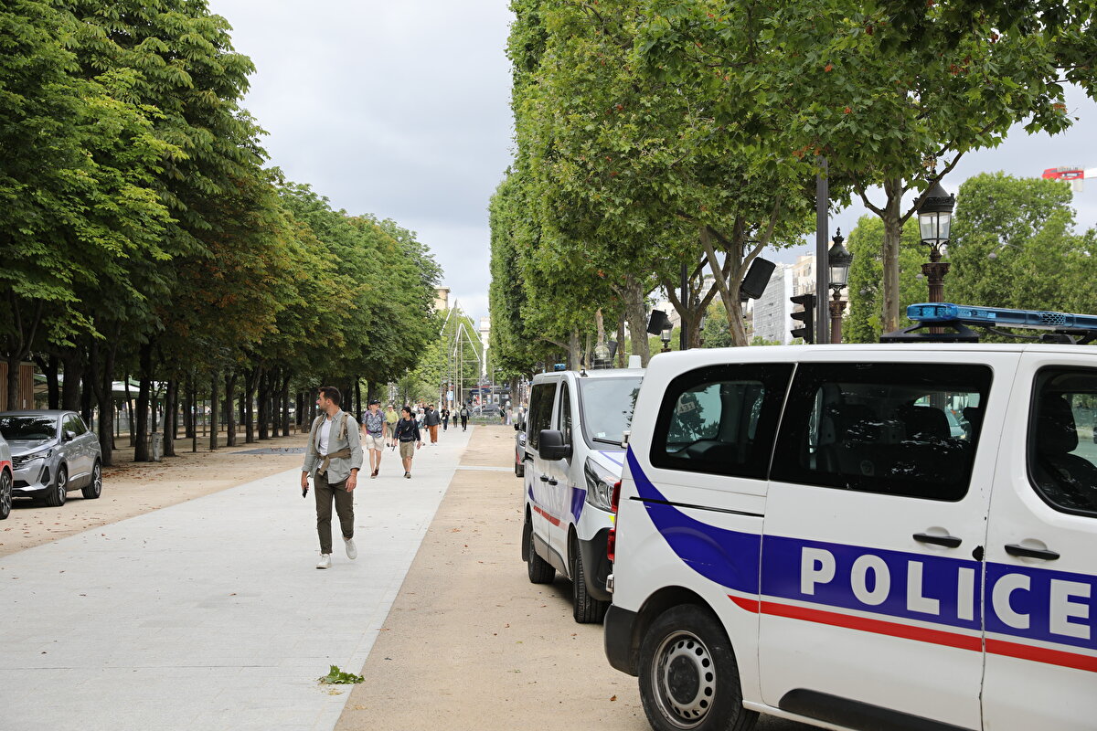 Fransız İş Adamı ve Sanayiciler Derneği (MEDEF) verilerine göre, protestolar 1 milyar eurodan fazla hasara yol açtı.<br><br>Gösterilerde 200'den fazla mağaza tamamen yağmalanırken, 300 banka şubesi tahrip edildi ve tütün satan 250 dükkan zarar gördü.