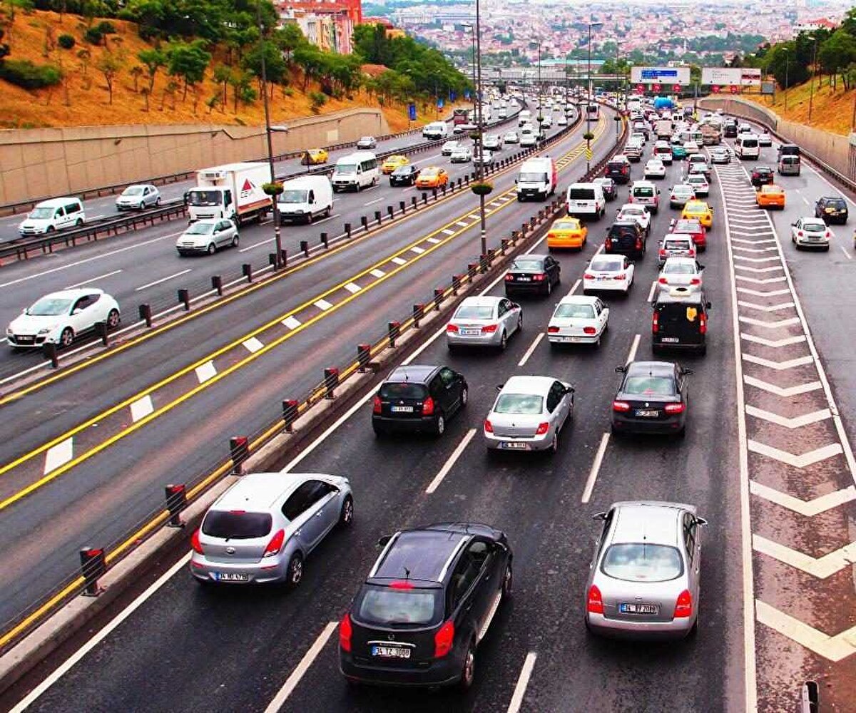 Hürriyet'in haberine göre; yasa teklifine göre ek Motorlu Taşıtlar Vergisi’nin birinci taksiti yasanın yayınlanmasının ardından izleyen ayda ödenecek.<br><br>