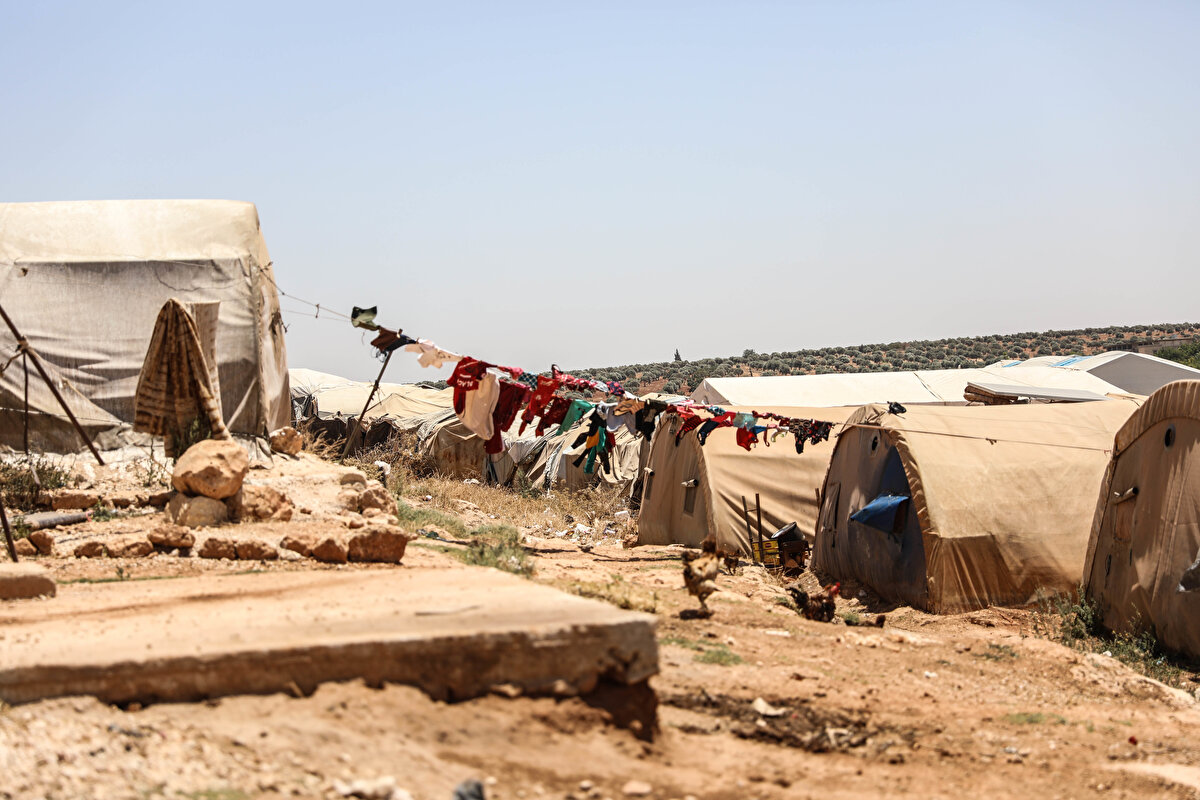 Özellikle zorla yerinden edilerek Suriye'nin kuzeybatısındaki İdlib'e sığınan halk, bu insanî yardımlara umut bağlıyor.<br>