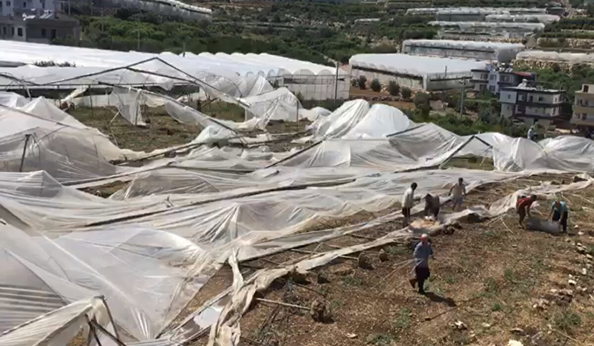 Bölgeye gelen Erdemli Kaymakamı Aydın Tetikoğlu, camide incelemelerde bulundu, ekiplerden bilgi aldı.<br><br><br>