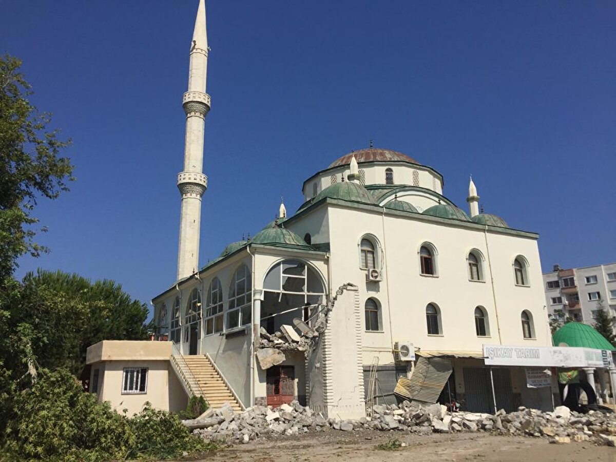 Yaralılar, ambulansla Erdemli Devlet Hastanesi'ne kaldırıldı.<br><br>