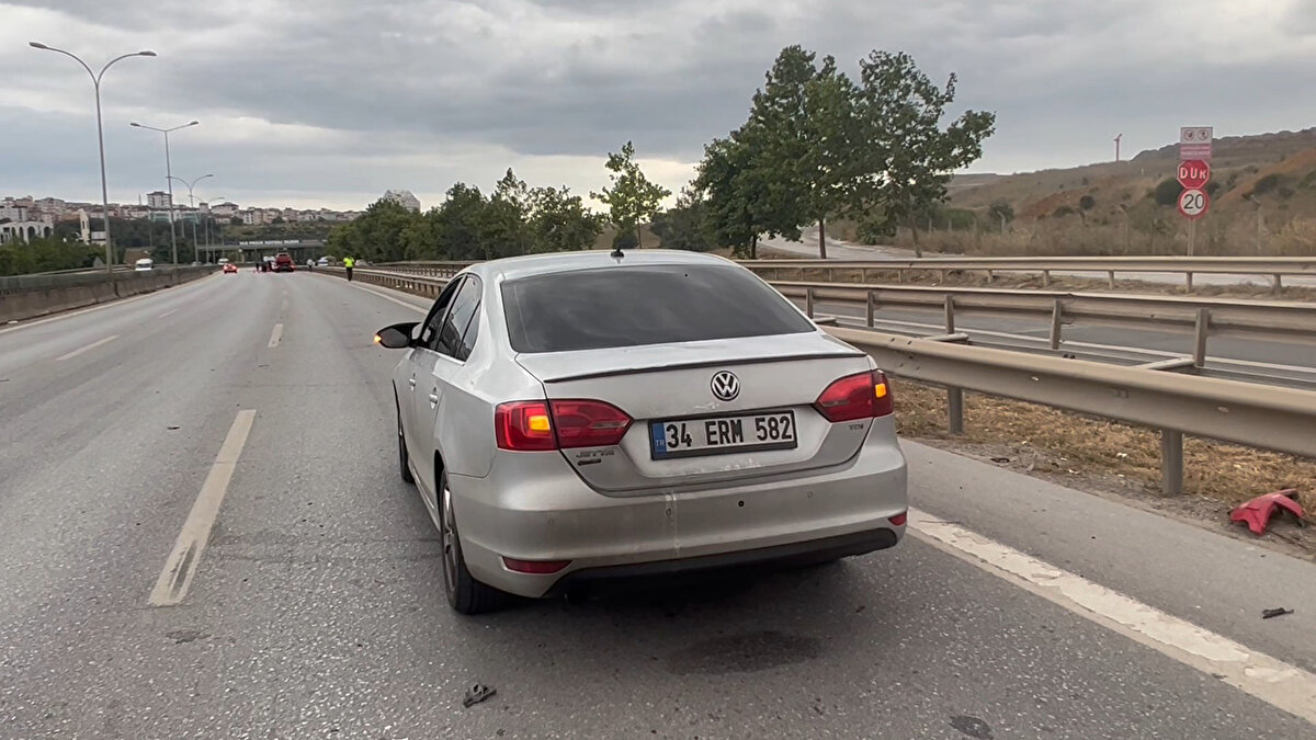 Öte yandan kazada hayatını kaybeden Zeki Aktaş'ın, eşiyle birlikte çocuklarını havalimanına bıraktıkları ve evlerine geri dönerken kaza geçirdikleri öğrenildi.