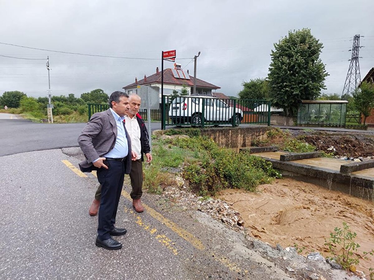 Gündolaması köyünde birçok evi su bastı. 
