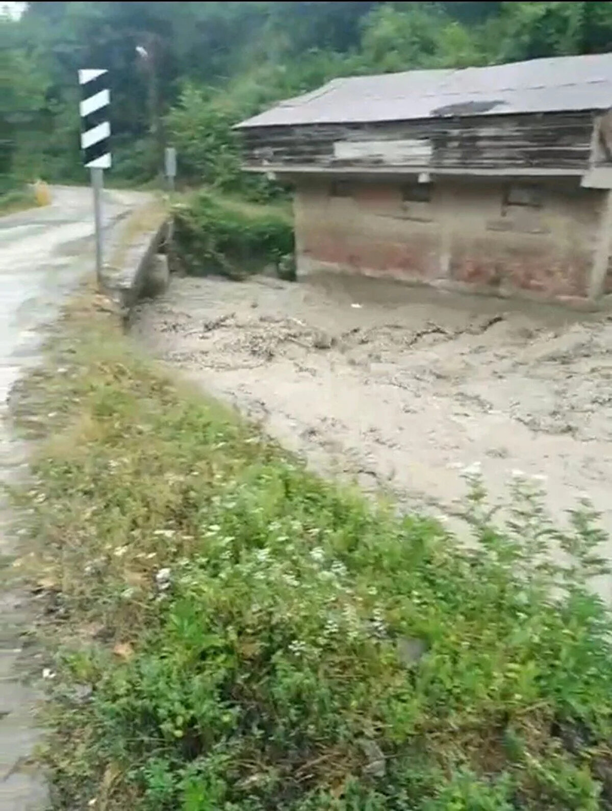 Selin vurduğu bölgelerde Karayolları, İl Özel İdare ve DSİ ekipleri çalışma başlattı.<br><br>