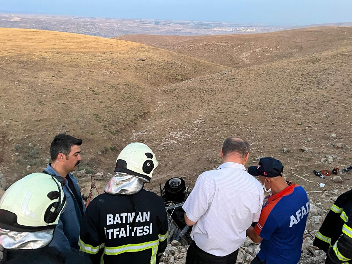 Kazanın ardından kamyonda yangın çıktı. Kazayı görenlerin haber vermesi üzerine bölgeye itfaiye, AFAD, sağlık ve jandarma ekipleri sevk edildi.