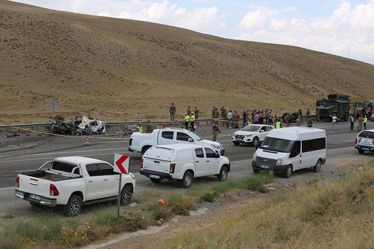 <br>Yolda ulaşım tek şeritten sağlanıyor.
