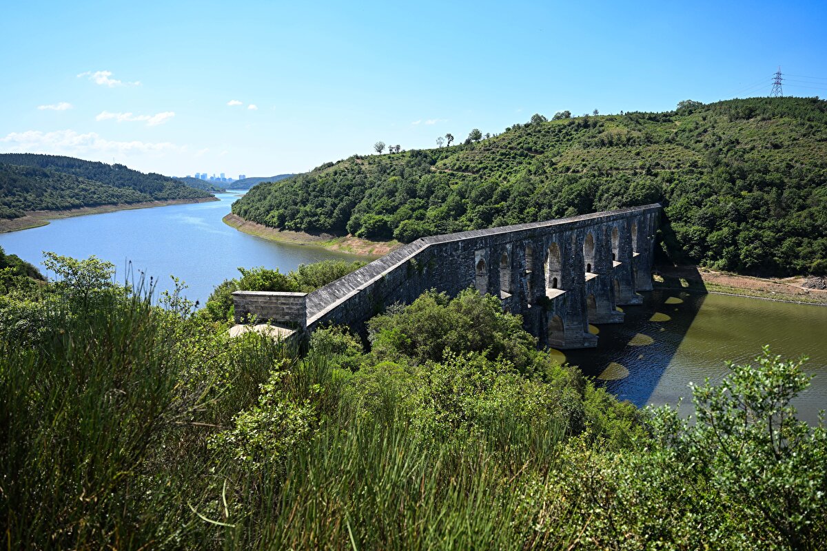 Su miktarı 335 milyon 250 bin metreküp seviyesinde<br><br>Azami 868 milyon 683 bin metreküp biriktirme hacmine sahip kente su sağlayan baraj ve göletlerdeki su miktarı ise 366 milyon 1 bin metreküp seviyesinde bulunuyor.<br><br>