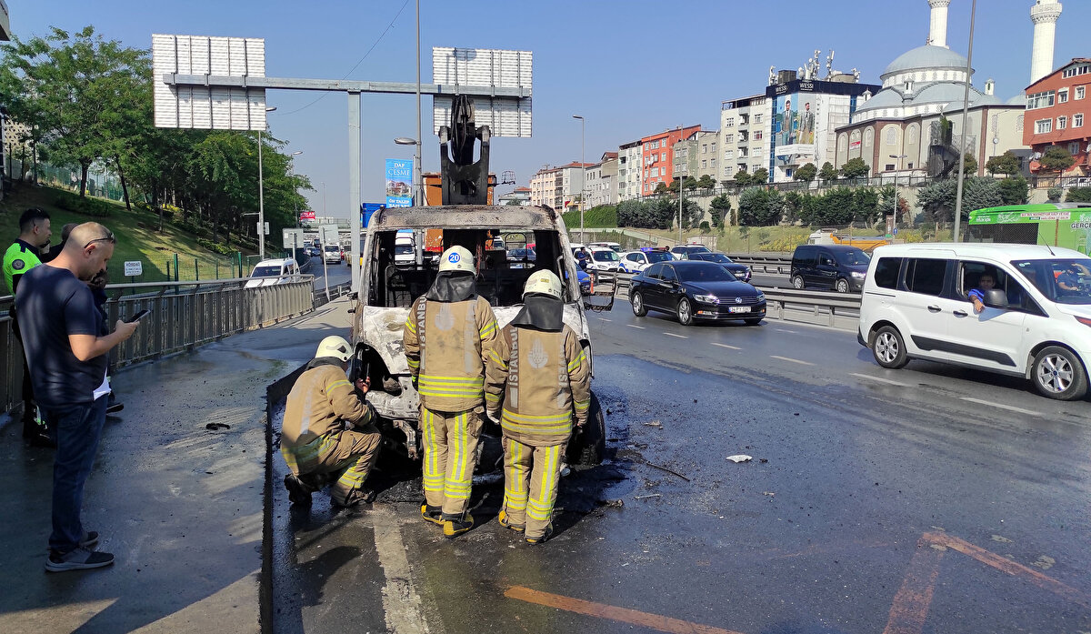İhbar sonucu olay yerine itfaiye ve polis ekipleri sevk edildi. İtfaiye ekiplerinin müdahalesiyle yangın söndürüldü.